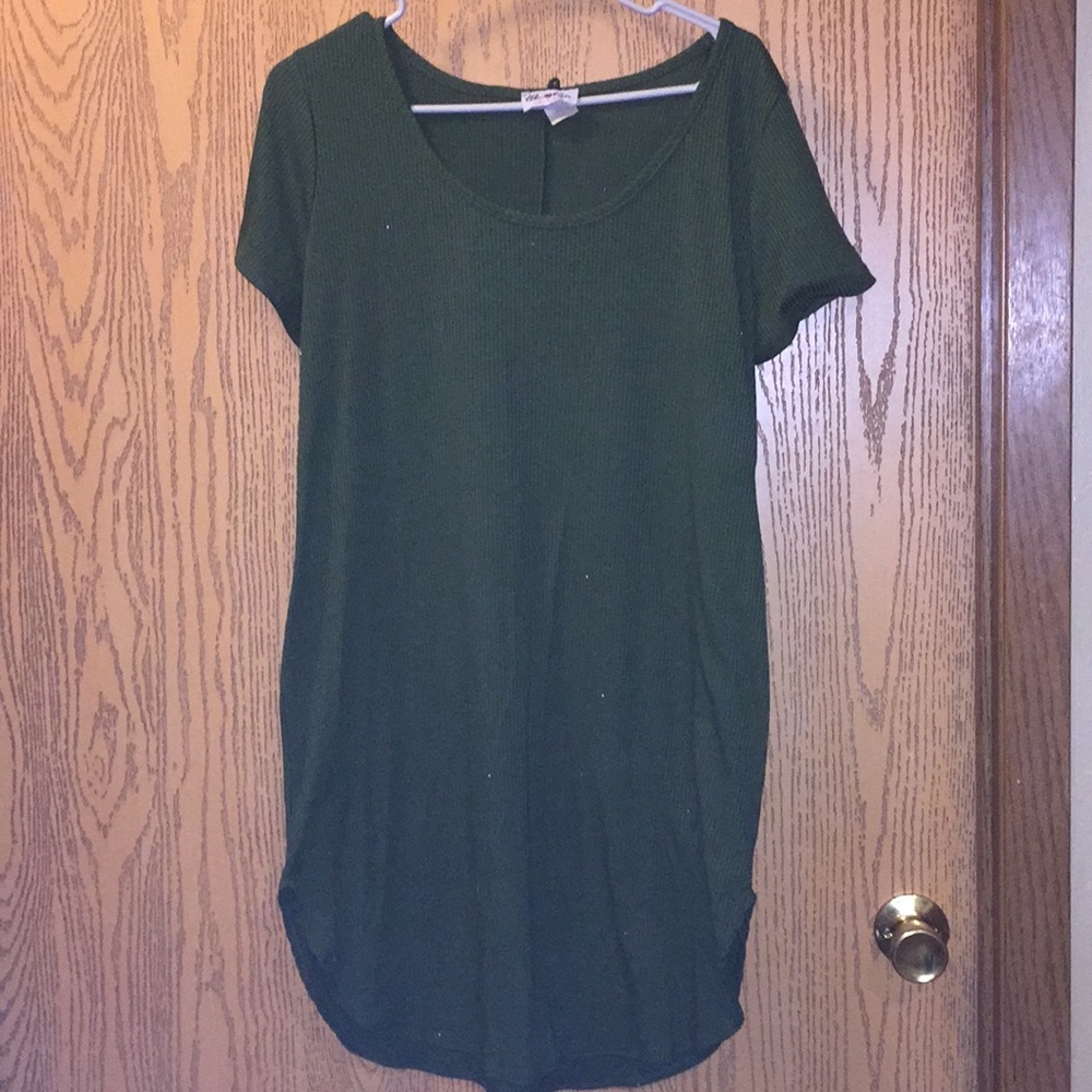 Green fitted T-Shirt Dress.